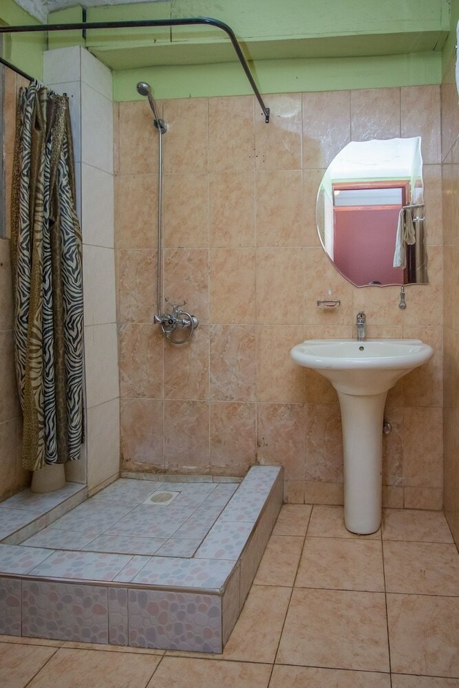 Hotel Crystal Suites And Apartments