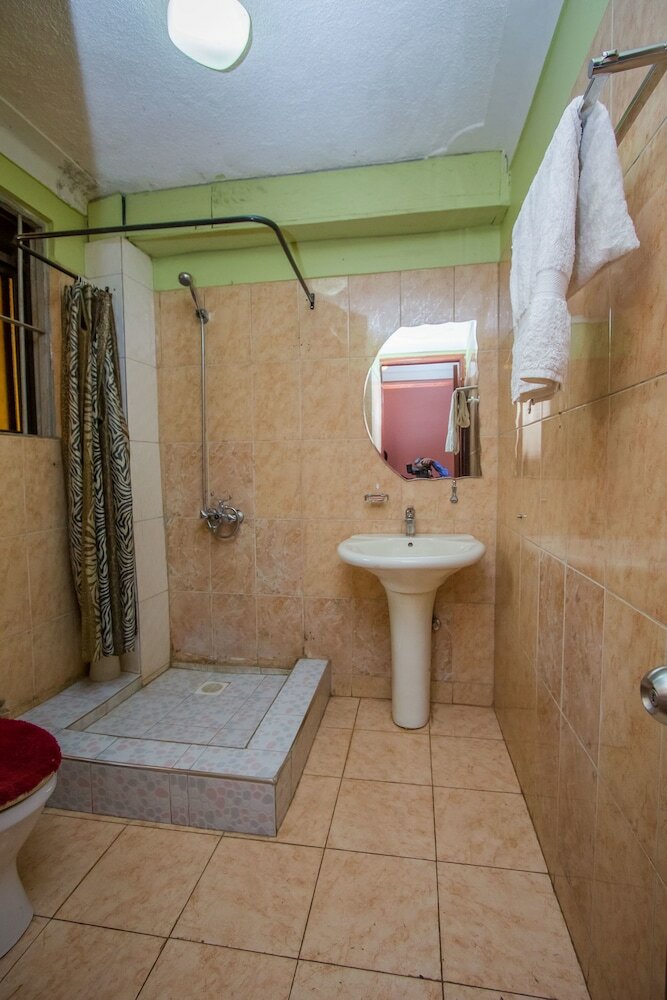 Hotel Crystal Suites And Apartments