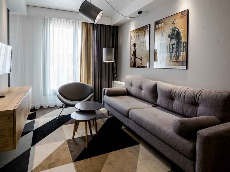 Hotel Lwowska 1