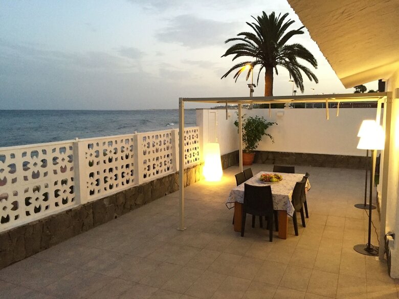 Villa 6 People, Heated Pool, Seafront, Great Location