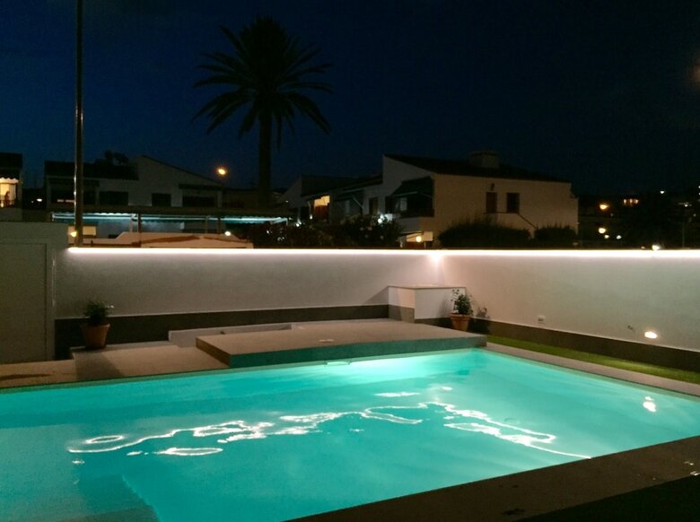 Villa 6 People, Heated Pool, Seafront, Great Location