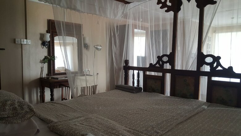 Hotel Q-bar & Guest House