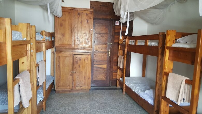 Hotel Q-bar & Guest House