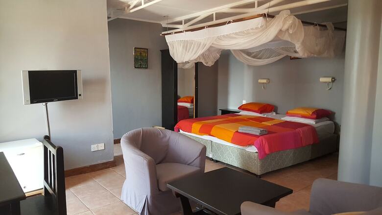Hotel Q-bar & Guest House