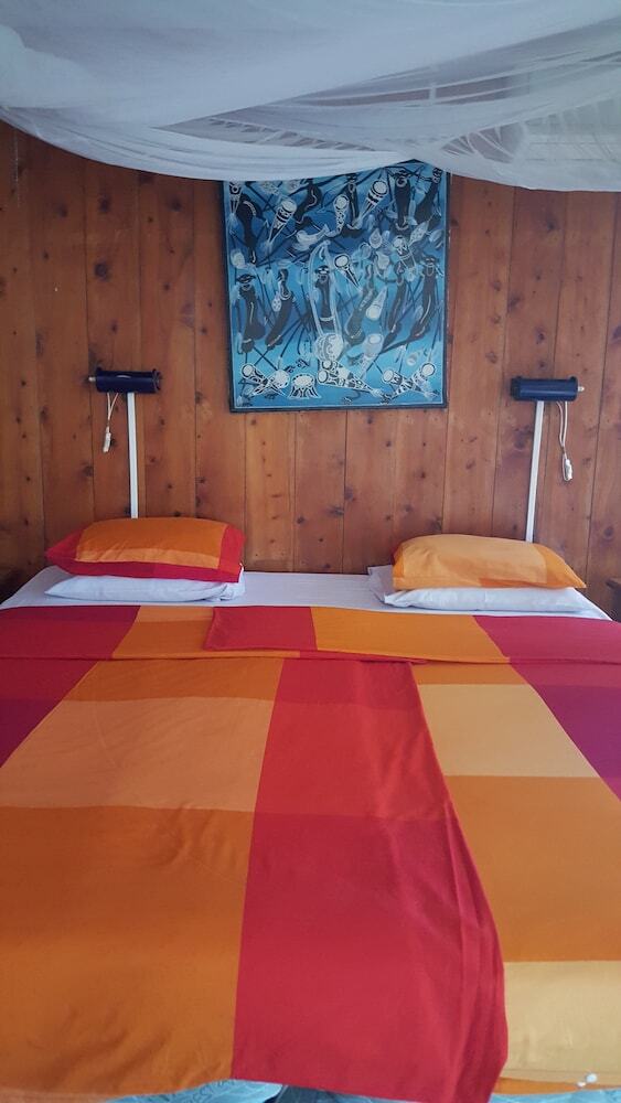 Hotel Q-bar & Guest House