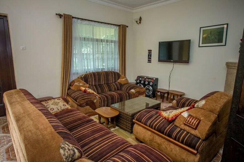 Tuzza Hotel