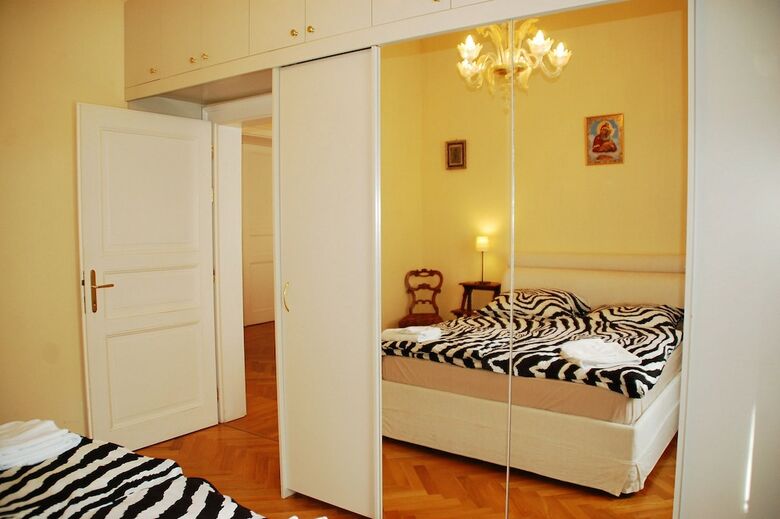 Bohemia Antique Apartment