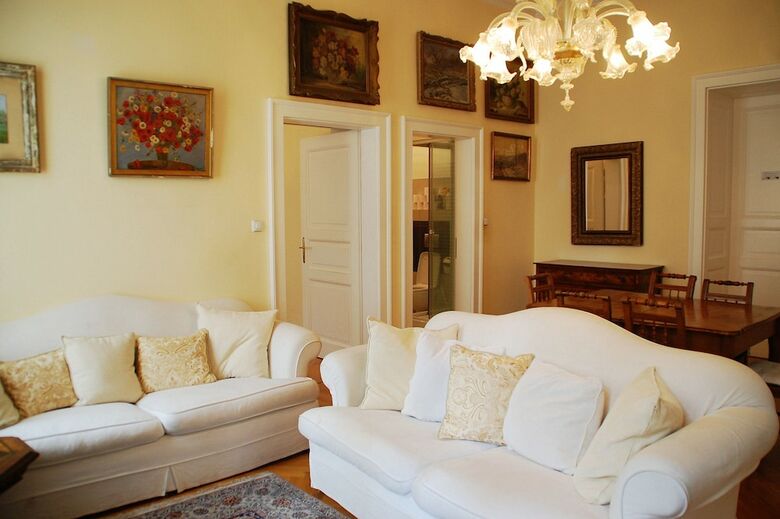 Bohemia Antique Apartment
