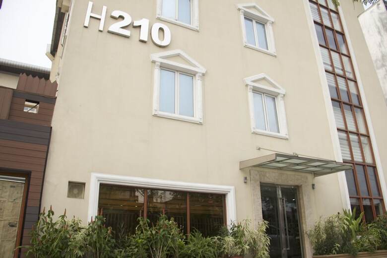 Hotel H210