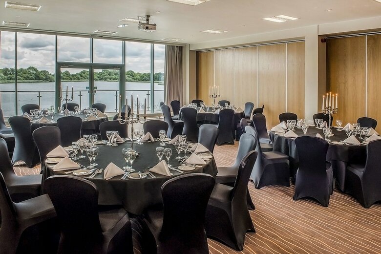 Hotel de Vere Cotswold Water Park