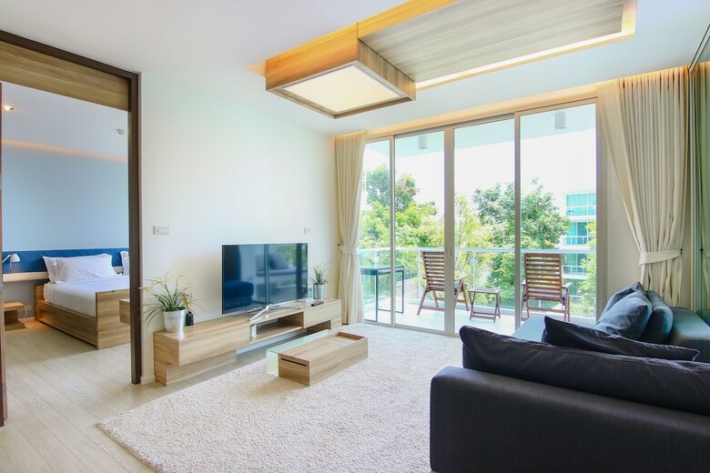 Hua Hin Luxury Beachfront Condo By Mon