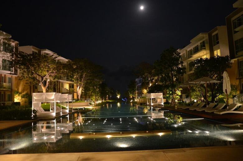Hua Hin Luxury Beachfront Condo By Mon