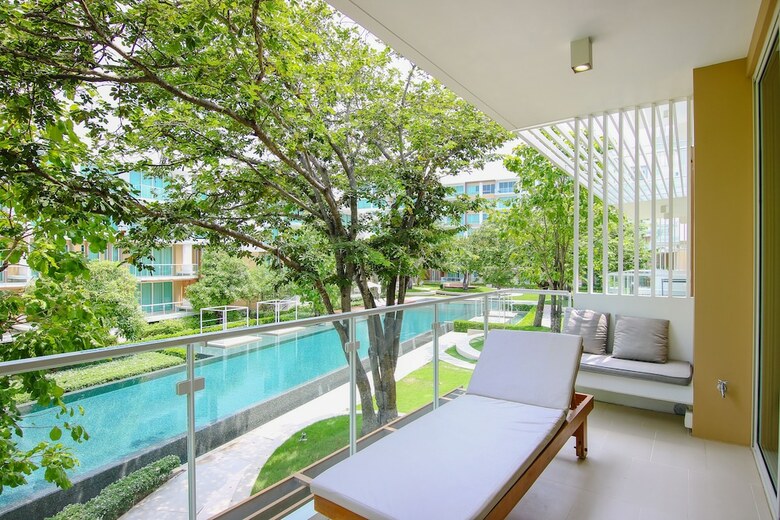 Hua Hin Luxury Beachfront Condo By Mon