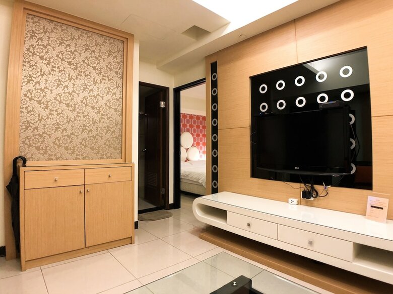 Q Square Apartment
