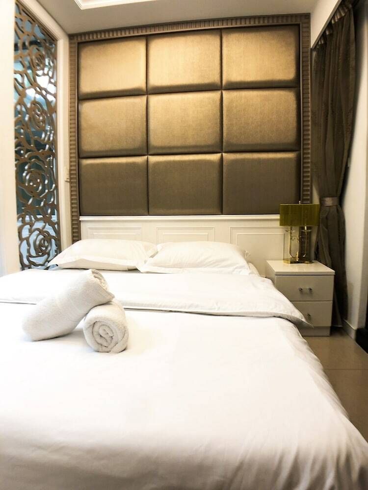 Q Square Apartment