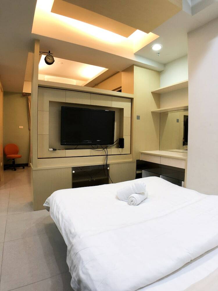 Q Square Apartment