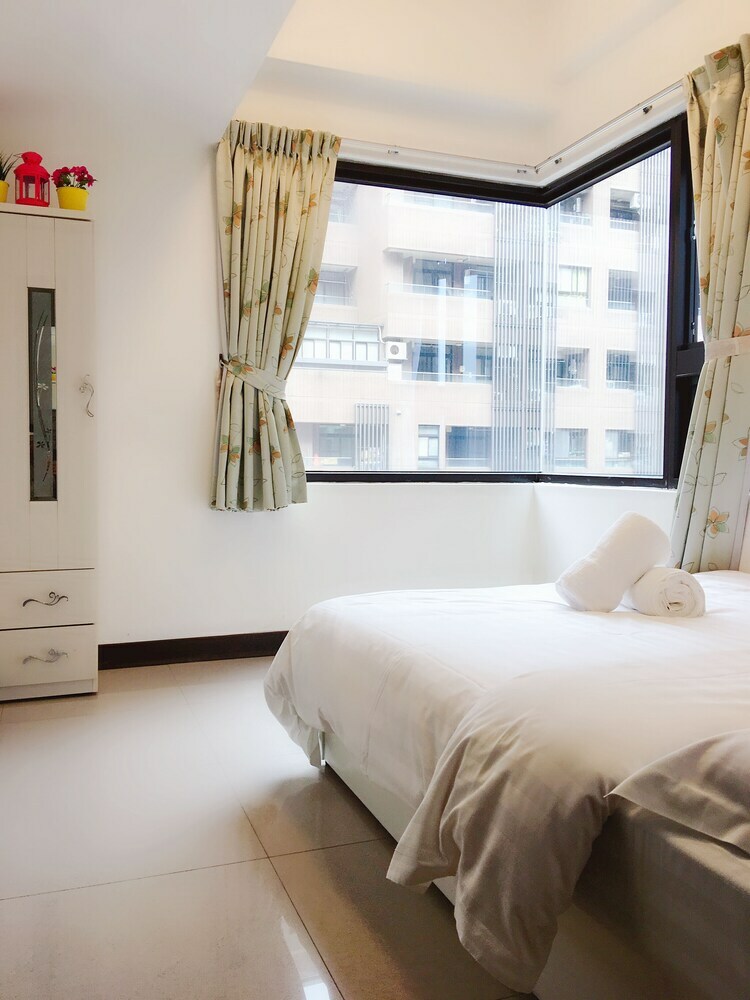 Q Square Apartment