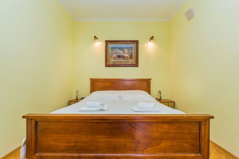 Hotel Arch Apartments By Irundo