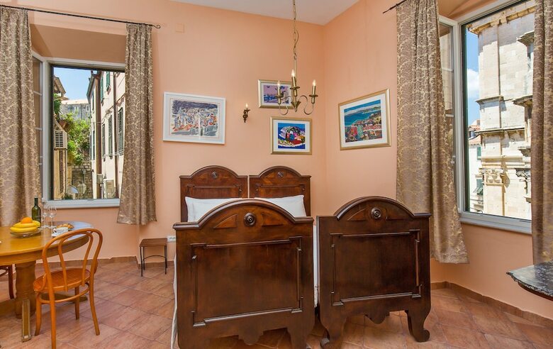 Hotel Arch Apartments By Irundo