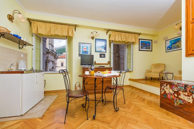 Hotel Arch Apartments By Irundo