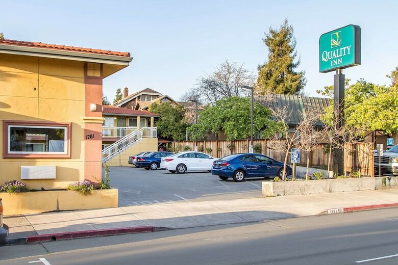 Hotel Quality Inn University