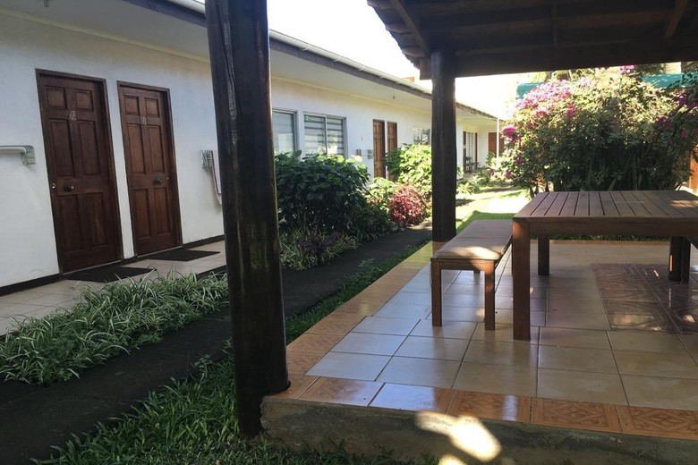 Inaki Uhi Hotel