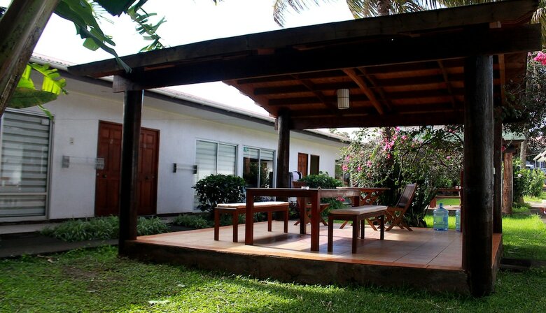 Inaki Uhi Hotel