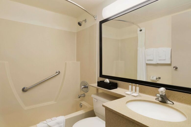 Hotel Travelodge By Wyndham Edmonton South
