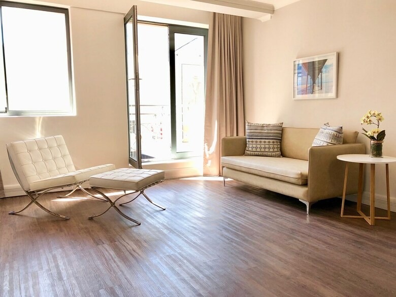 Apartamentos Urban Oasis At The Square