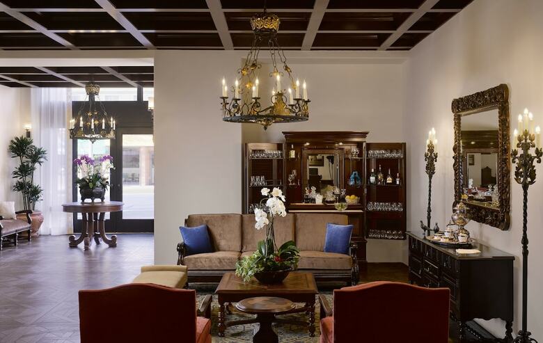 Hotel Plaza La Reina