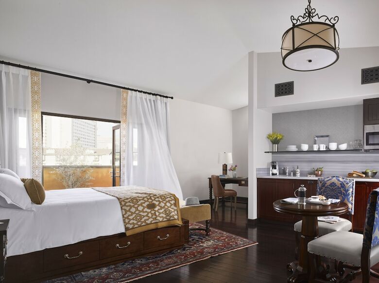 Hotel Plaza La Reina