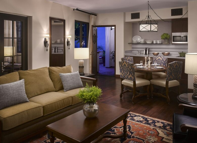 Hotel Plaza La Reina