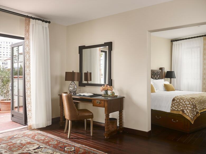 Hotel Plaza La Reina