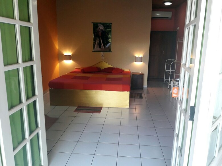 Oyo 354 Lagoon Garden Hotel