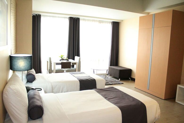 Hotel Csuites At Two Central Residences