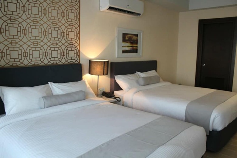 Hotel Csuites At Two Central Residences