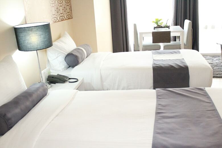 Hotel Csuites At Two Central Residences