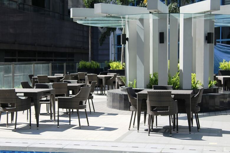 Hotel Csuites At Two Central Residences