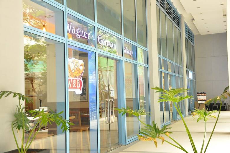 Hotel Csuites At Two Central Residences