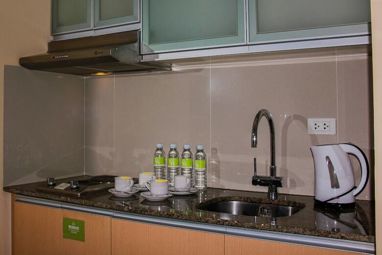 Hotel Csuites At Two Central Residences