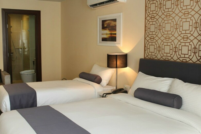 Hotel Csuites At Two Central Residences