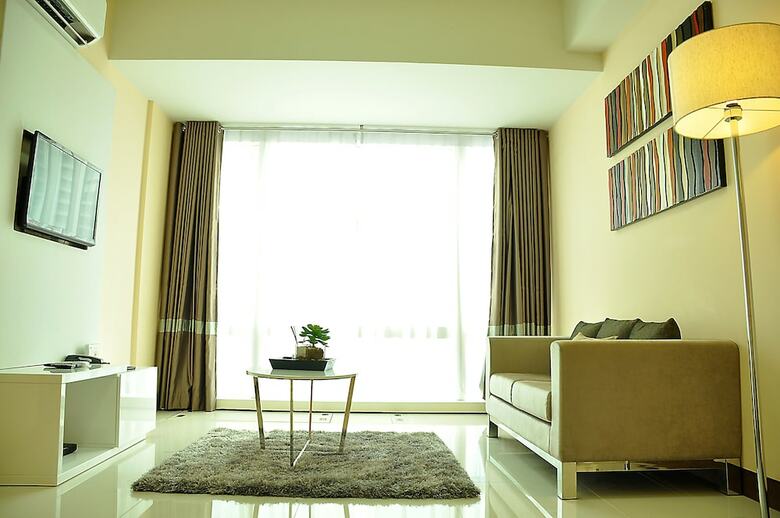 Hotel Csuites At Two Central Residences
