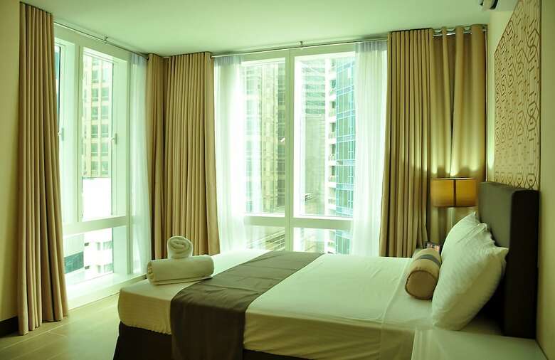 Hotel Csuites At Two Central Residences