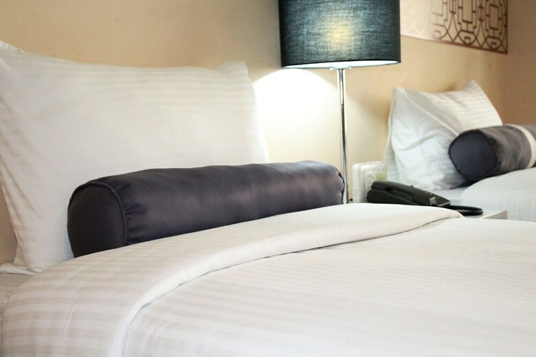 Hotel Csuites At Two Central Residences