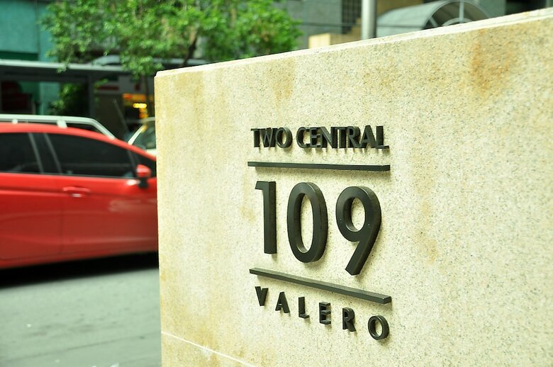 Hotel Csuites At Two Central Residences