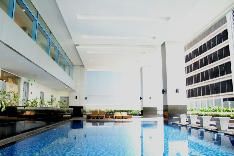 Hotel Csuites At Two Central Residences