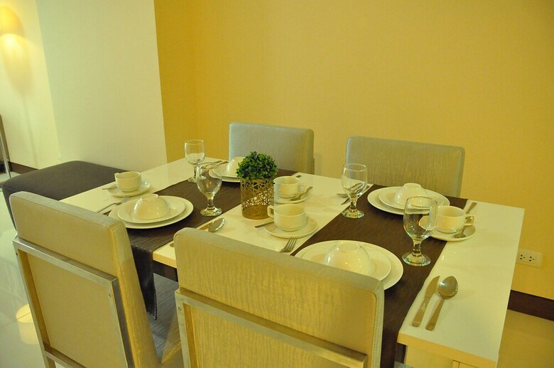 Hotel Csuites At Two Central Residences