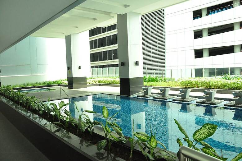 Hotel Csuites At Two Central Residences