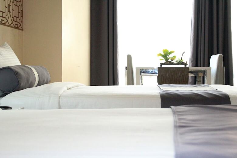 Hotel Csuites At Two Central Residences