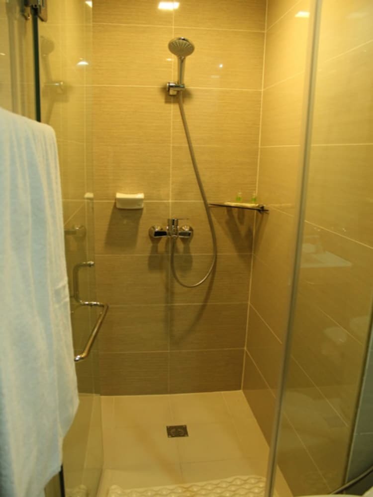 Hotel Csuites At Two Central Residences